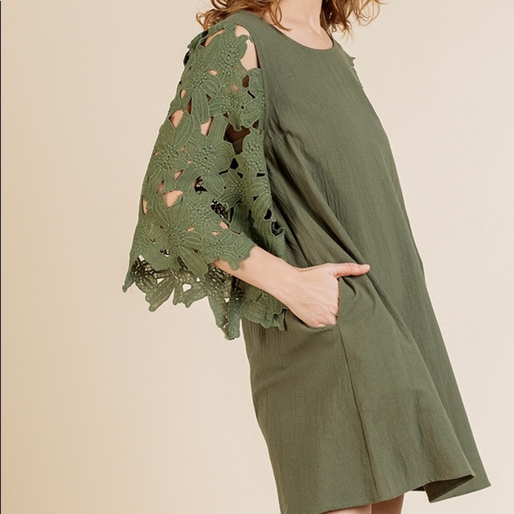 Umgee lace appliqué bell sleeve dress in green NWT - Picture 3 of 6